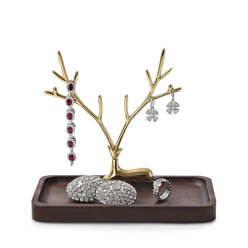Utilisation de l'Arbre à bijoux en métal avec plateau bois