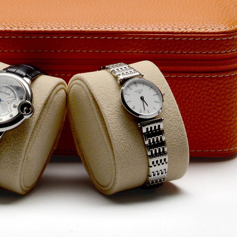 Montres sur les coussins de l'Etui